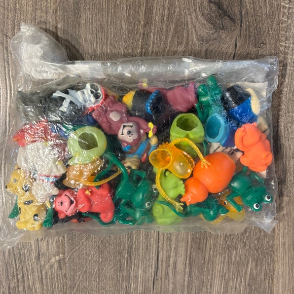 Vintage Oriental Trading Co. Finger Pupped Lot (50 CT) - Picture 3 of 6